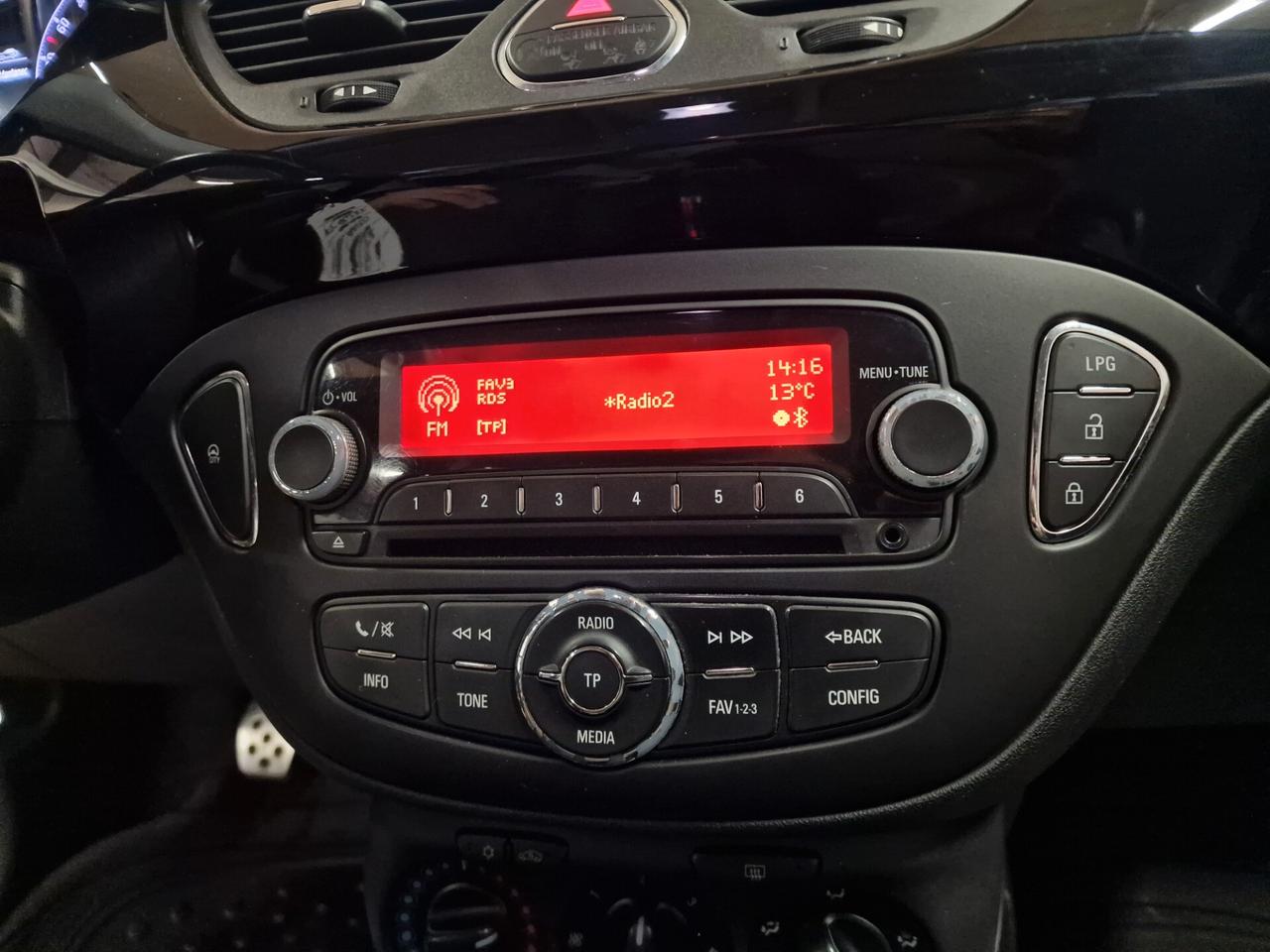 Opel Corsa 1.4 90CV GPL Tech 5 porte b-Color, 102 mila chilometri