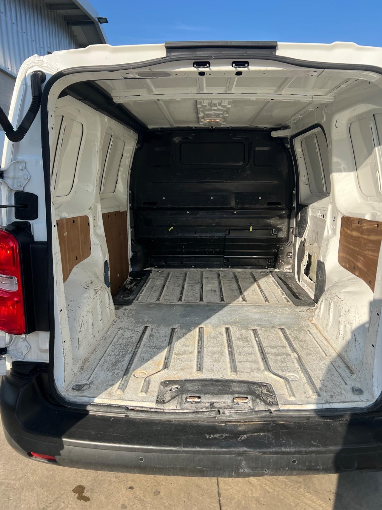 Opel vivaro del 2020 è solo 100.000 kM