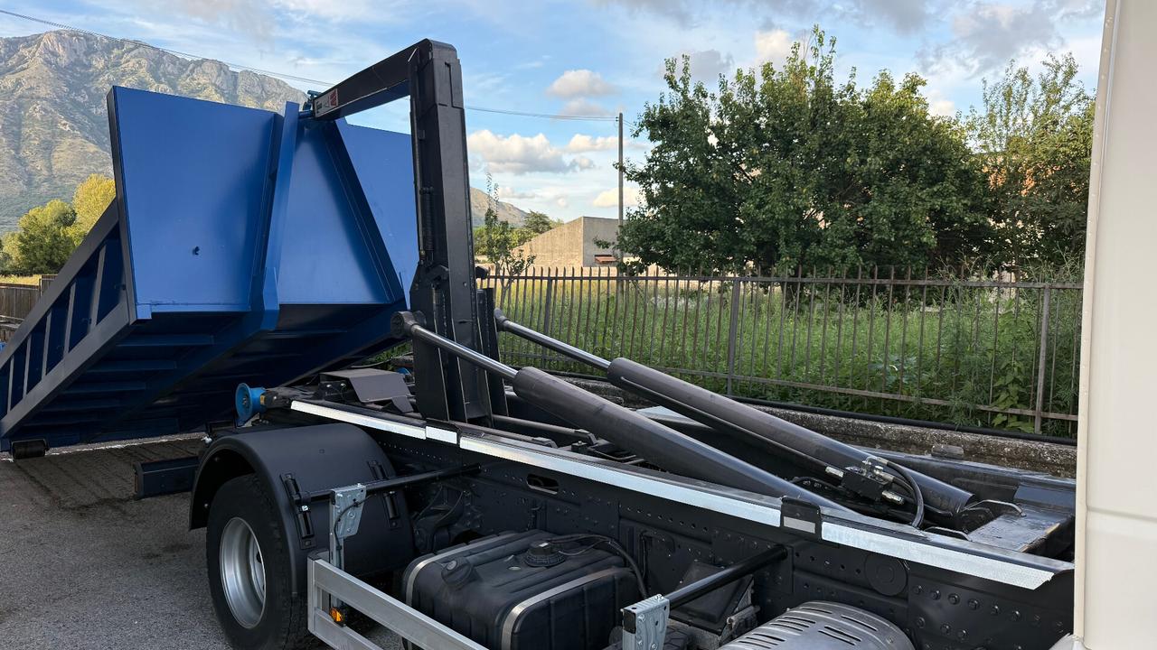 Iveco EUROCARGO SCARRABILE NUOVO MARCA TAM