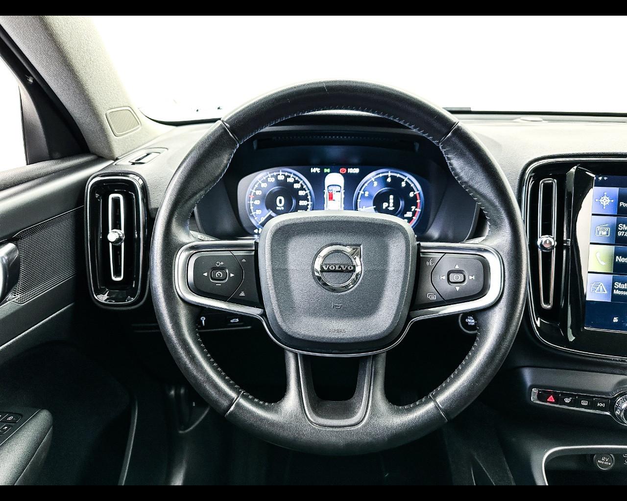 VOLVO XC40 (2017-->) - XC40 T3 Geartronic Business