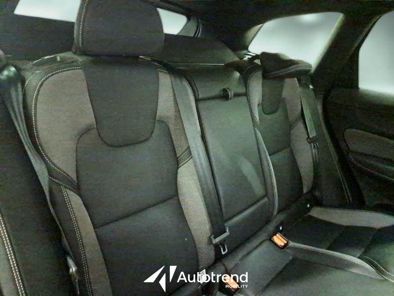 Volvo XC60 B4 197+14 CV Automatica Mild Hybrid Diesel Plus Dark