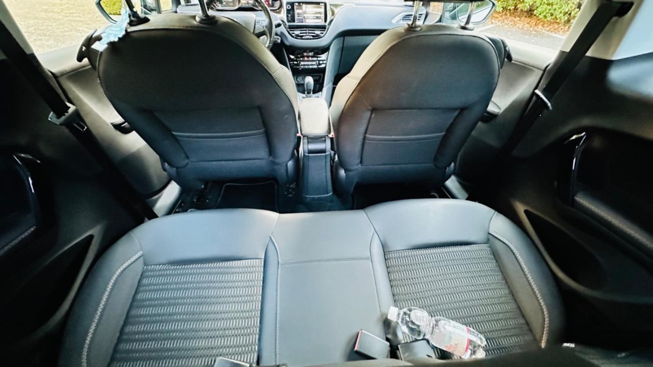 Peugeot 208.3 porte Allure.ok neopatentati.tagliandi certificati