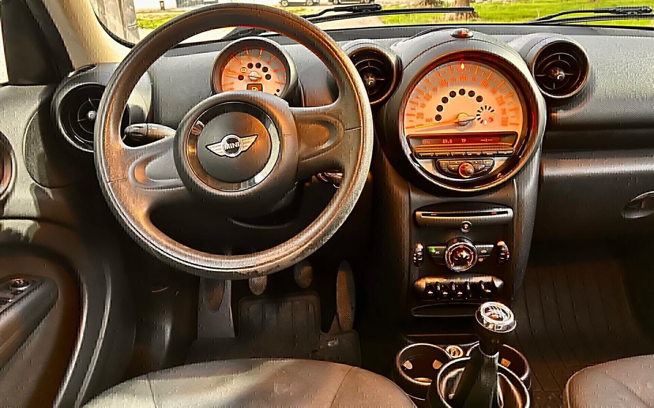 Mini Cooper D Countryman 1.6 ,cerchi in lega ,clima,ecc.