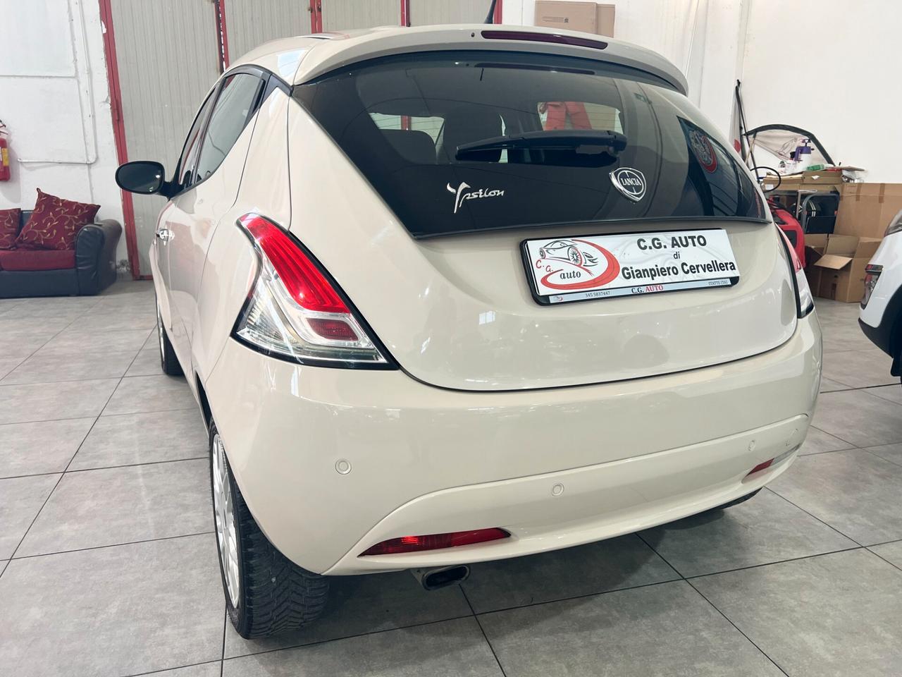 Lancia Ypsilon 1.2 69 CV Silver 2017