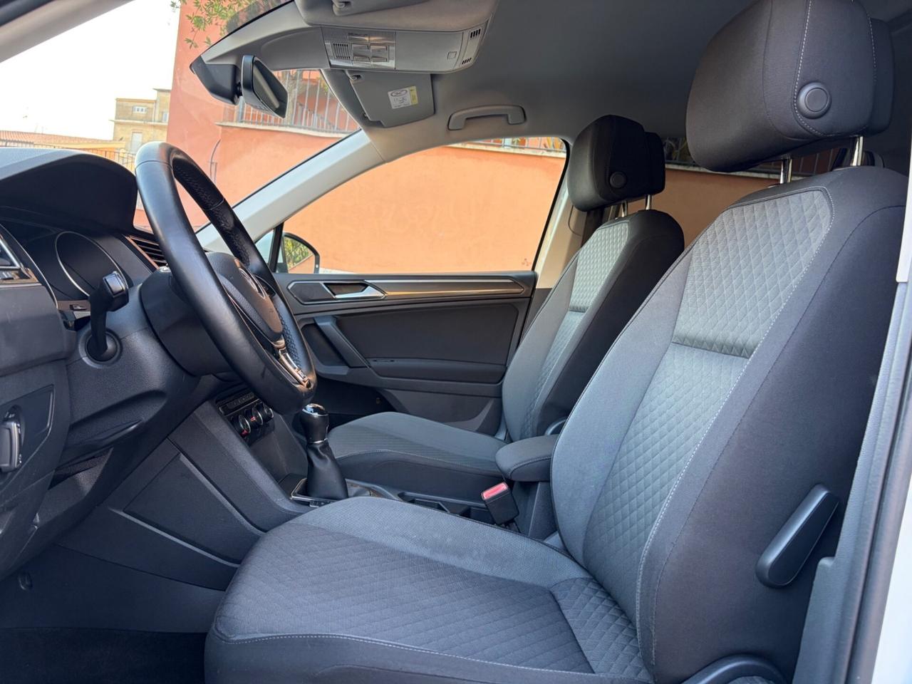 Volkswagen Tiguan 1.6 TDI R-Line strafull !!!