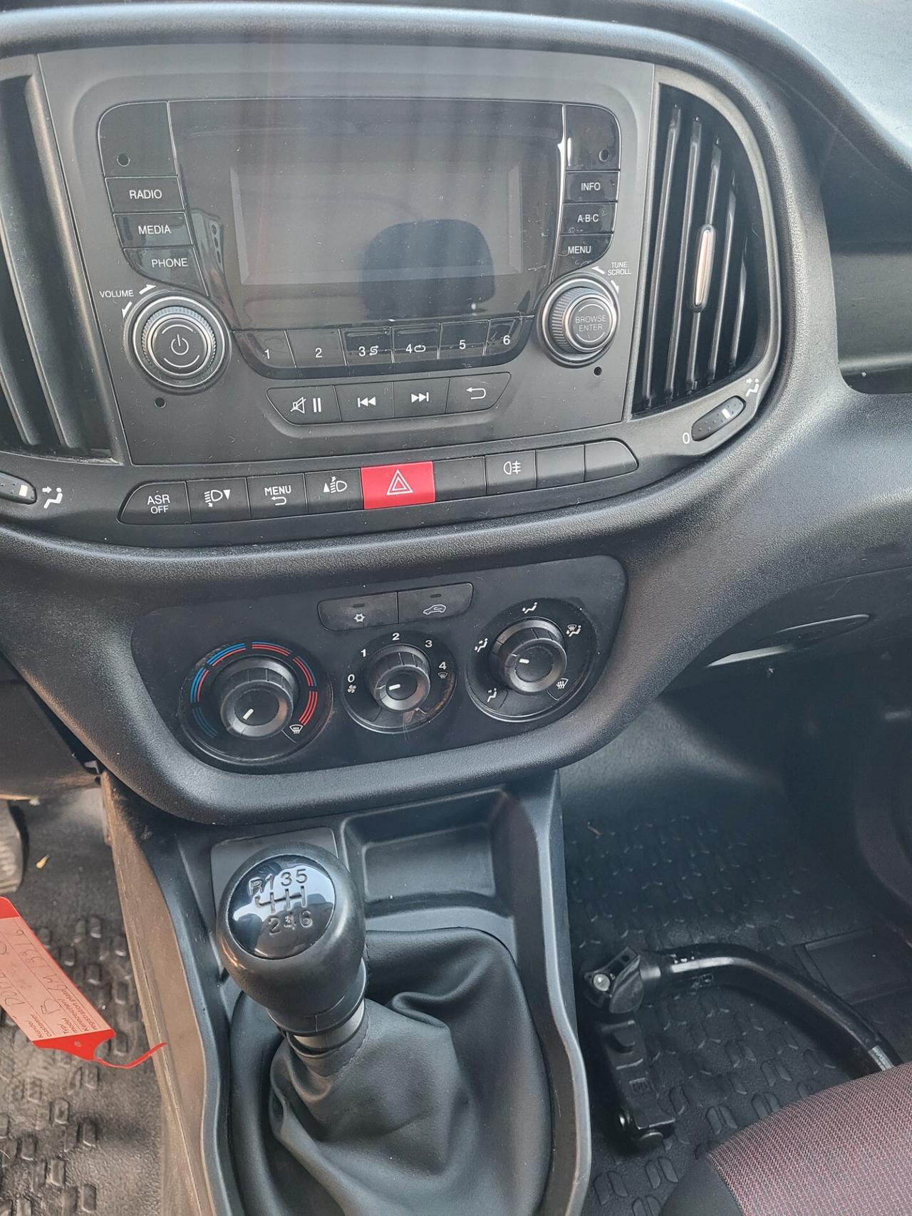 Fiat Doblo furgone con gancio