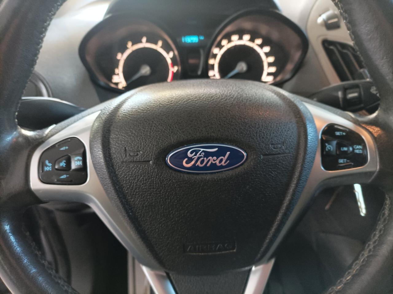 Ford Tourneo Courier 1.0 EcoBoos SOLO 24000KM