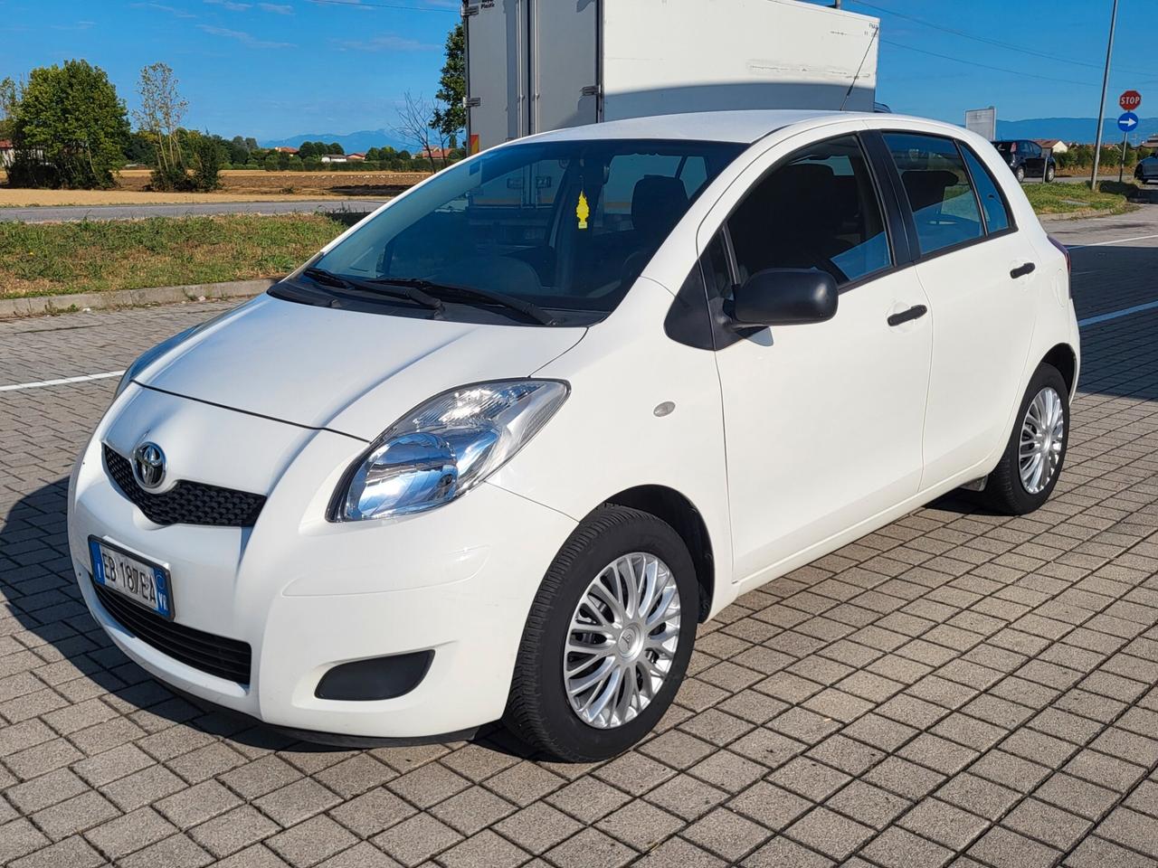Toyota Yaris 1.0 5 porte