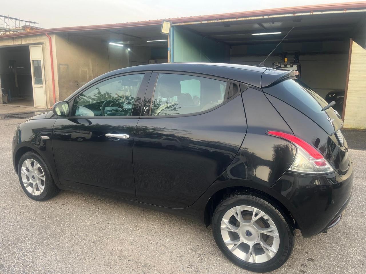 Lancia ypsilon-1.2 benz-full-11/2016