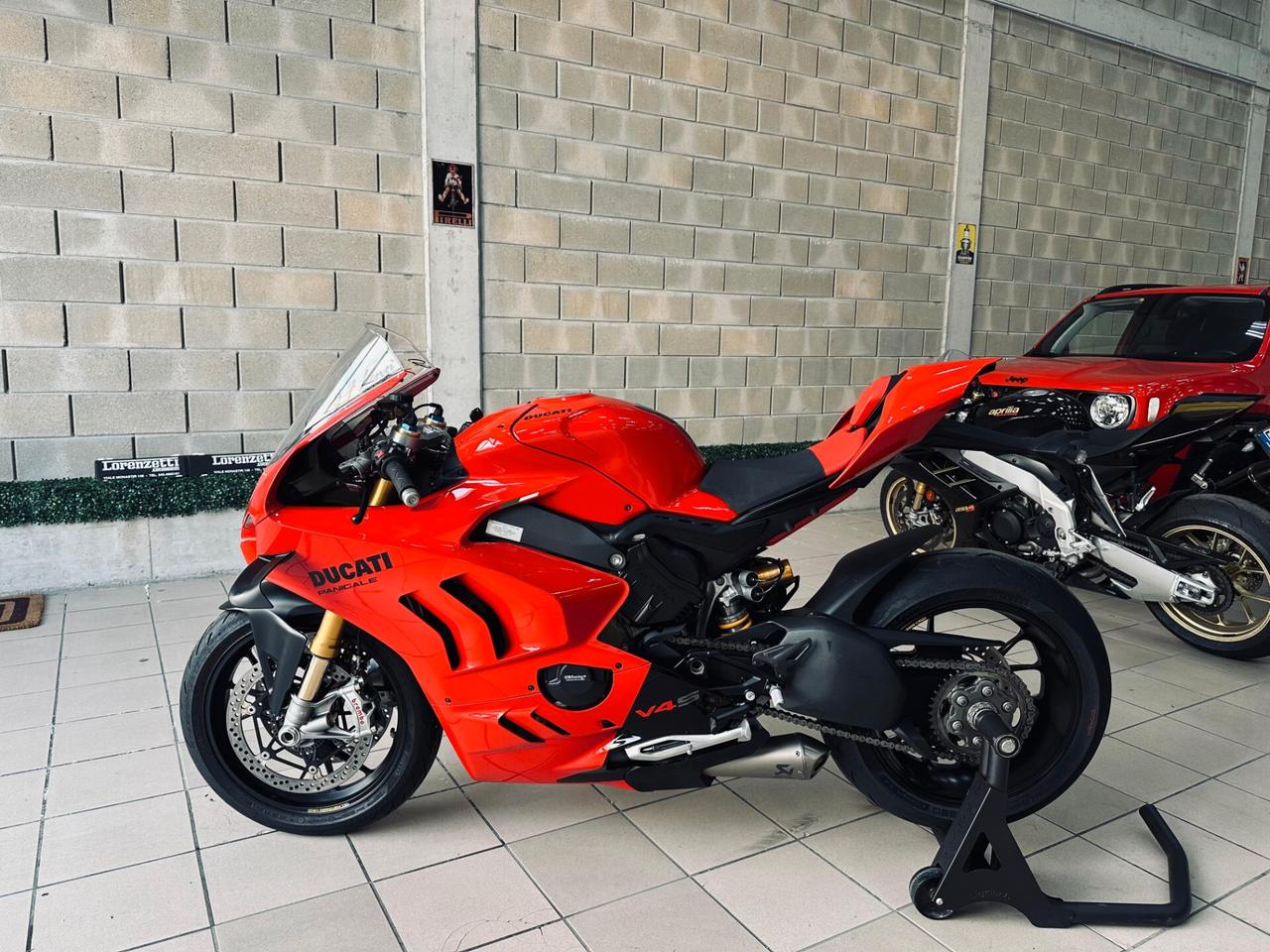 Ducati Panigale V4S - FULL AKRAPOVIC