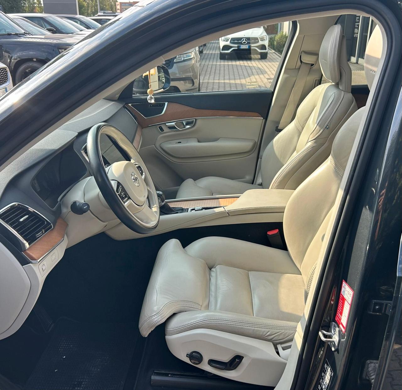 Volvo XC 90 XC90 D5 AWD Geartronic 7 posti Momentum