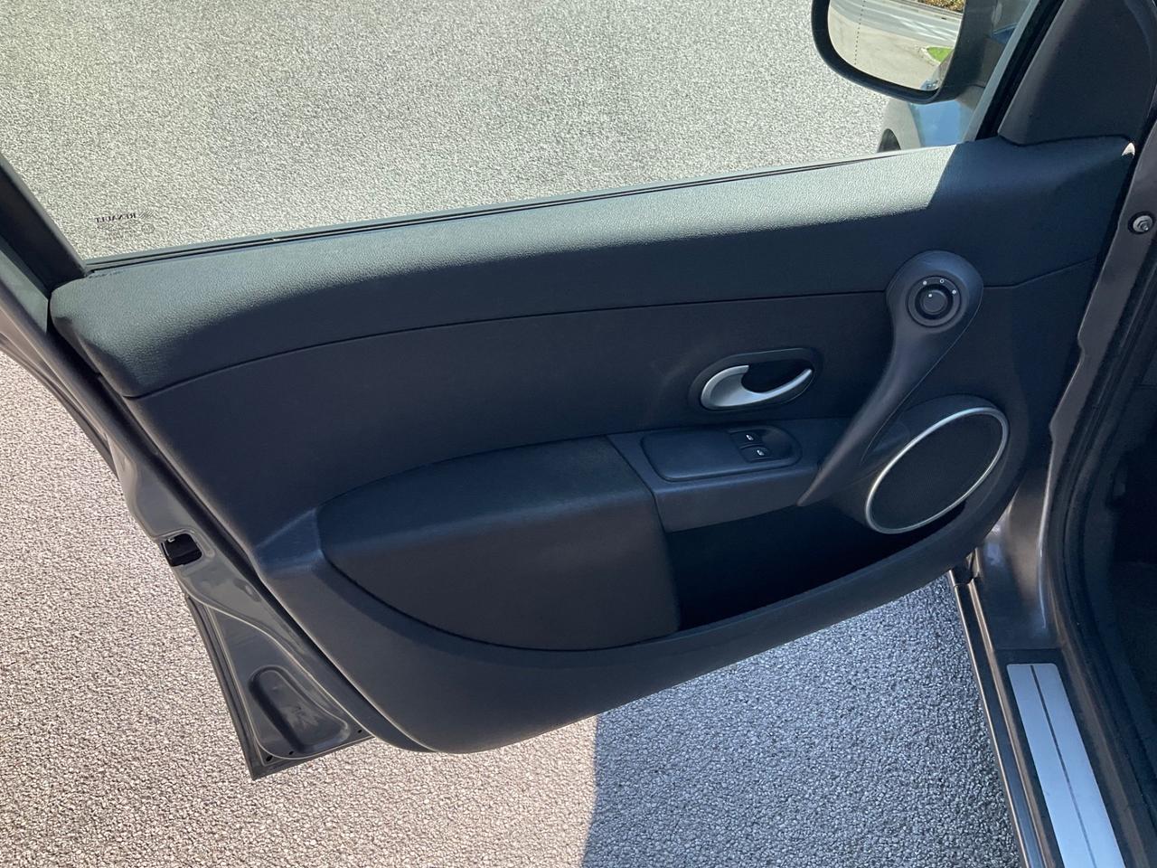 Renault Clio 1.2 16V 5 porte Live!