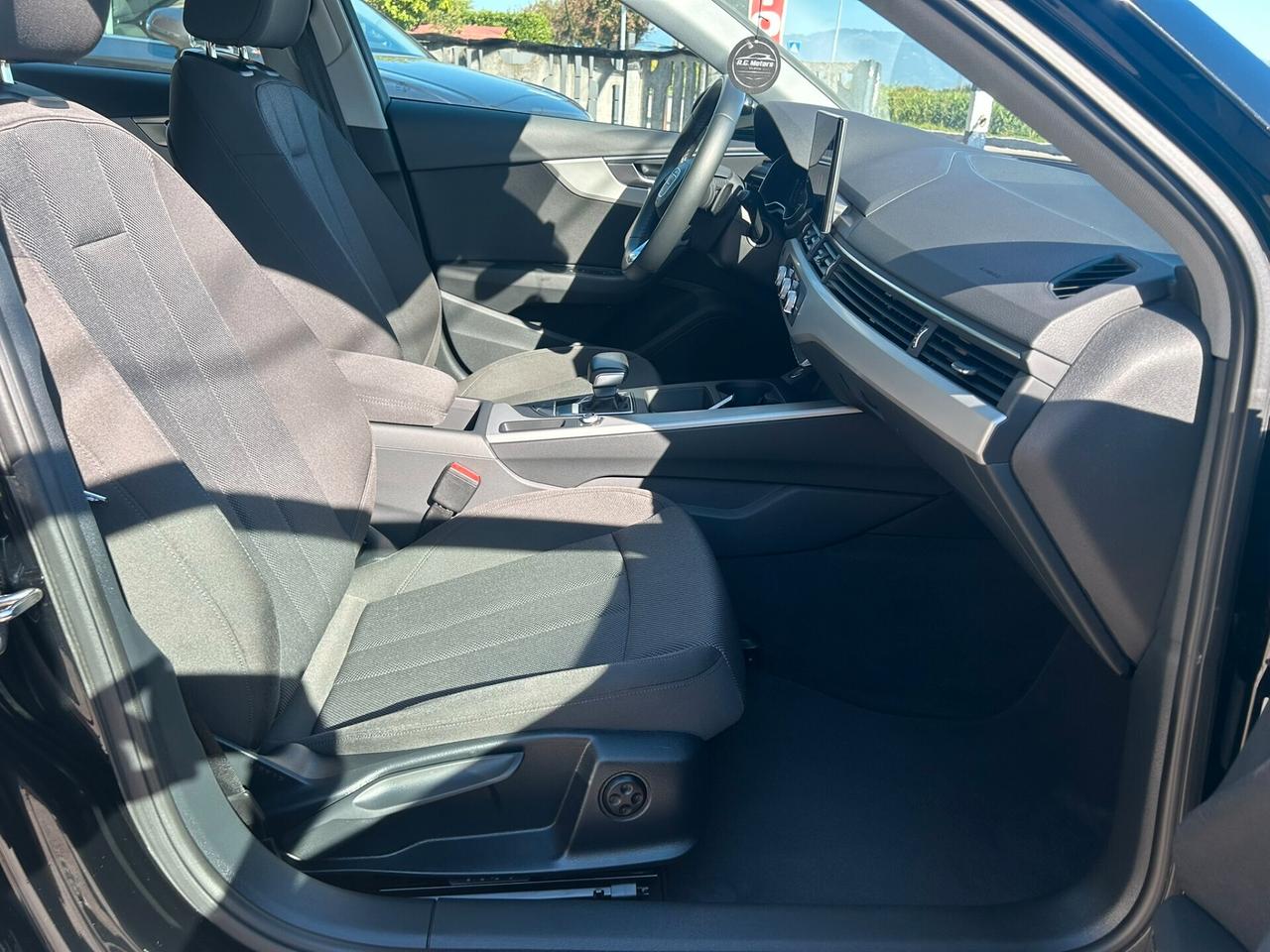 AUDI A4 Avant 30 2.0TDI 136CV S-Tronic Business