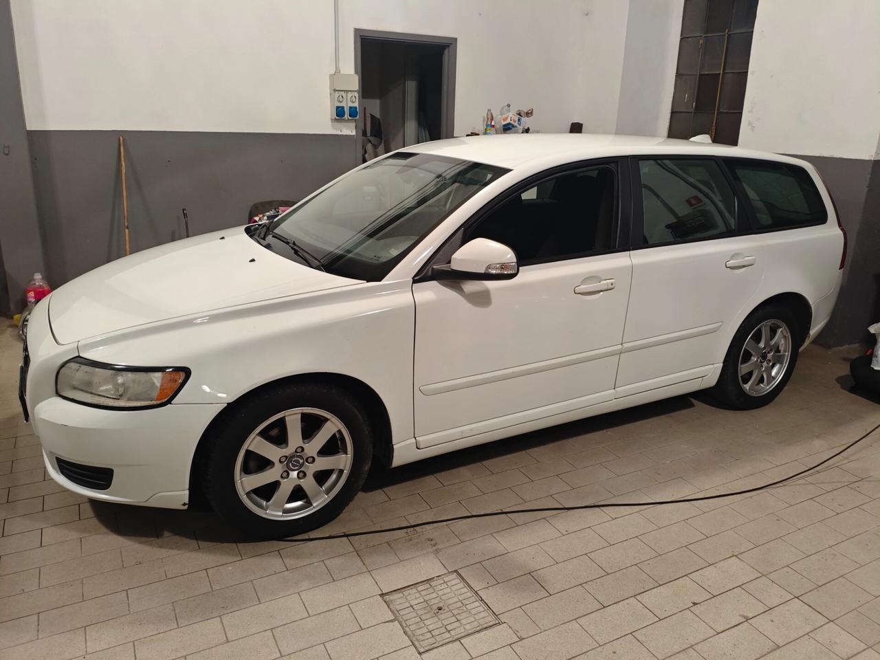Volvo V50 D2 R-design