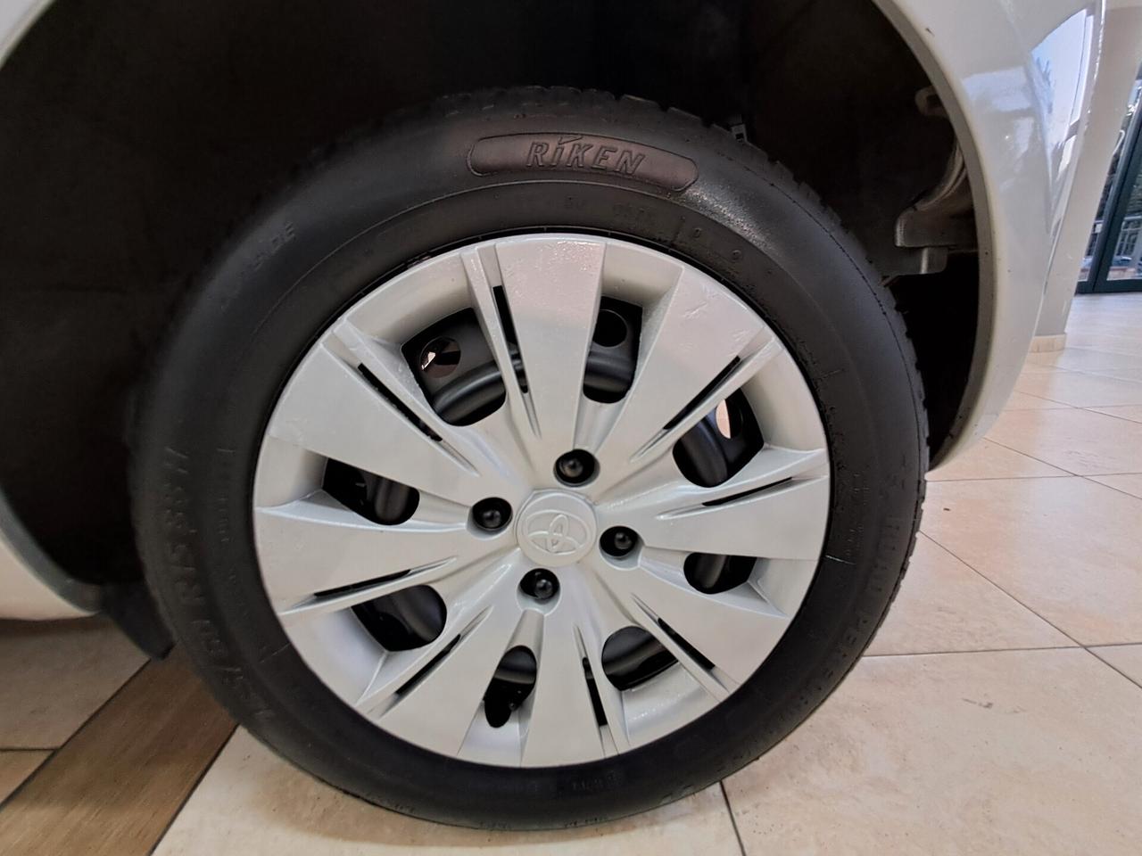 Toyota Yaris 1.0 5 porte Sol