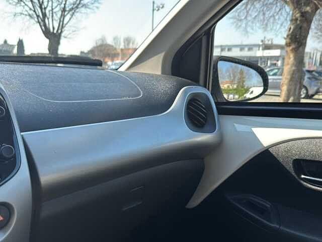 Toyota Aygo 1.0 VVT-i 69 CV 5 porte x-cool