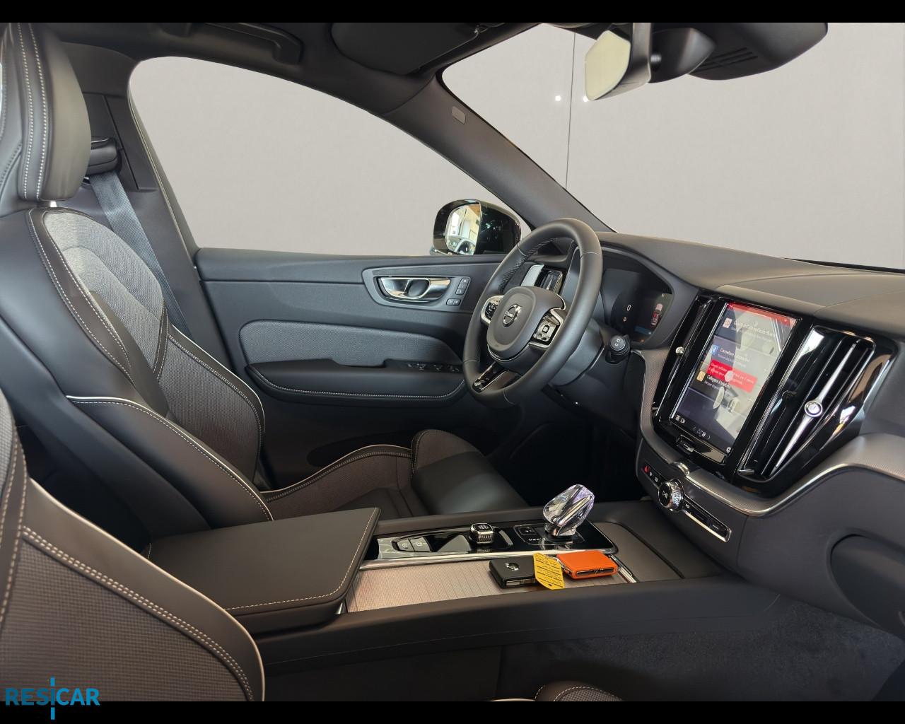 VOLVO XC60 BLACK EDITION T6 AWD PLUG IN HYBRID ELETTRICA BENZINA PLUS