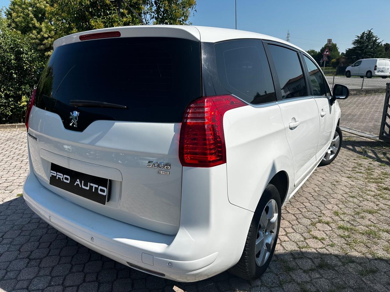 Peugeot 5008 1.6 HDi 115CV Business