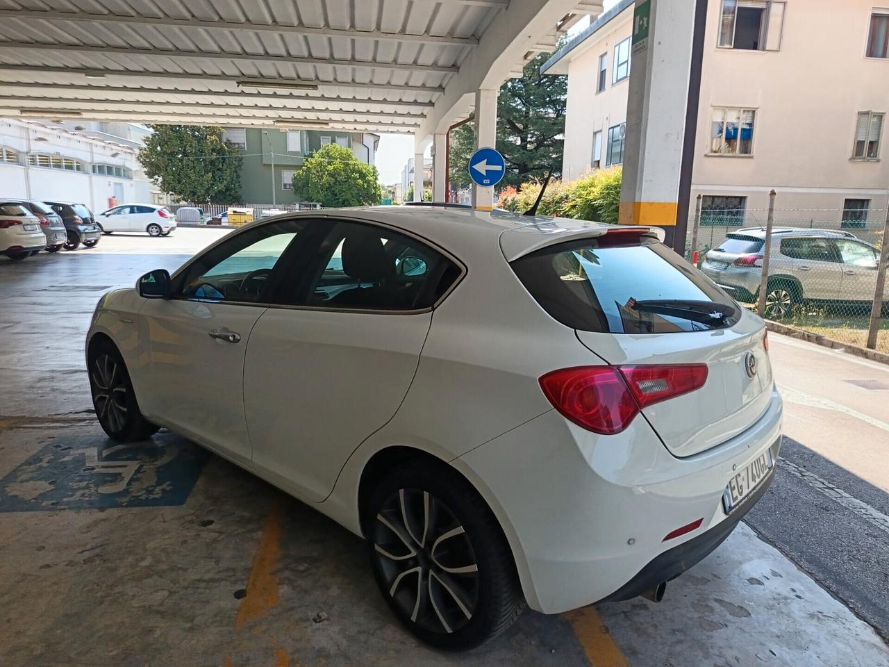 Alfa Giulietta 1.6 JTDm-2 105 CV ok neo patente