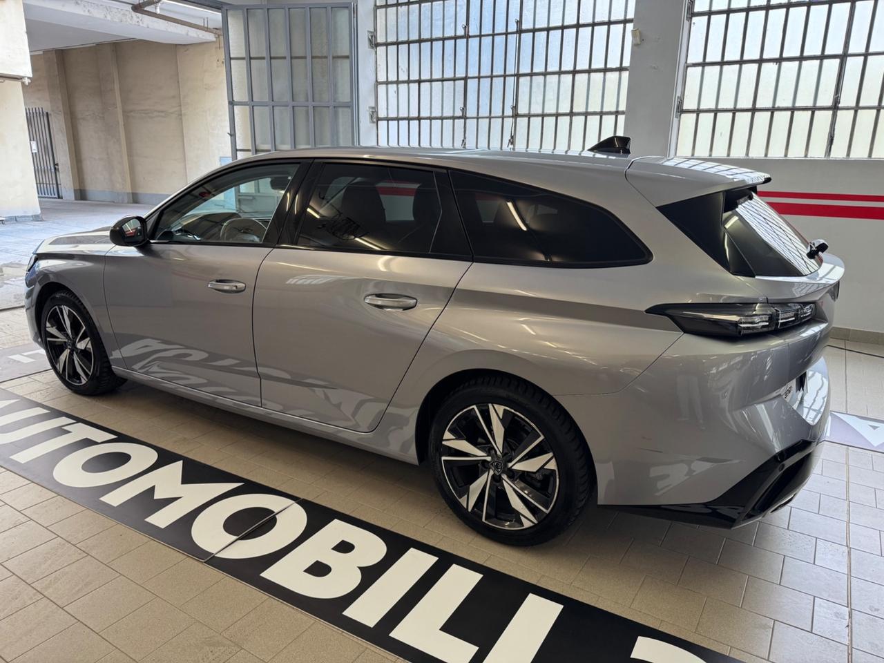 Peugeot 308 BlueHDi 130 S&S EAT8 SW Allure