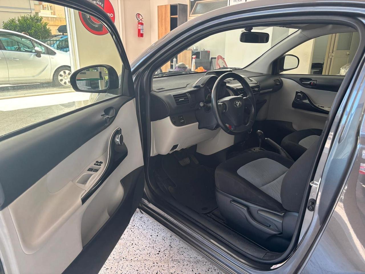 Toyota iQ 1.0 CVT Lounge