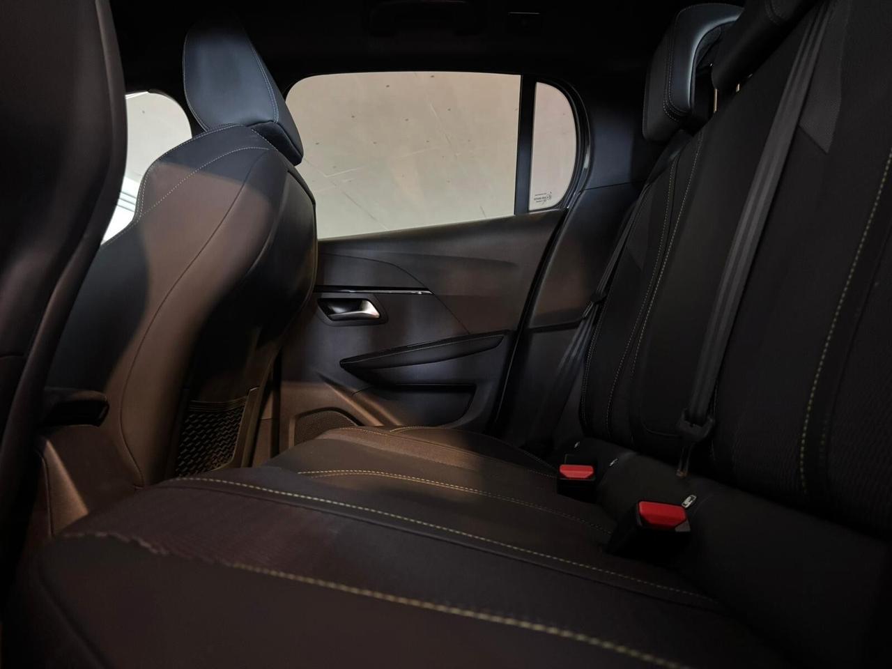 Peugeot 208 GT Hybrid 136 e-DCS6 SPOTICAR