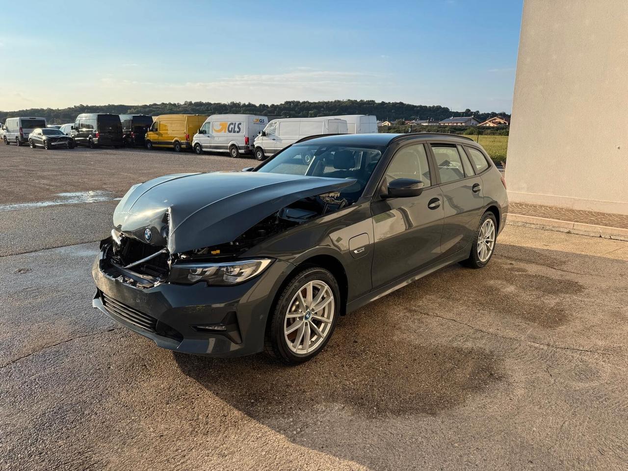 BMW 330 330e Touring auto INCIDENTATA