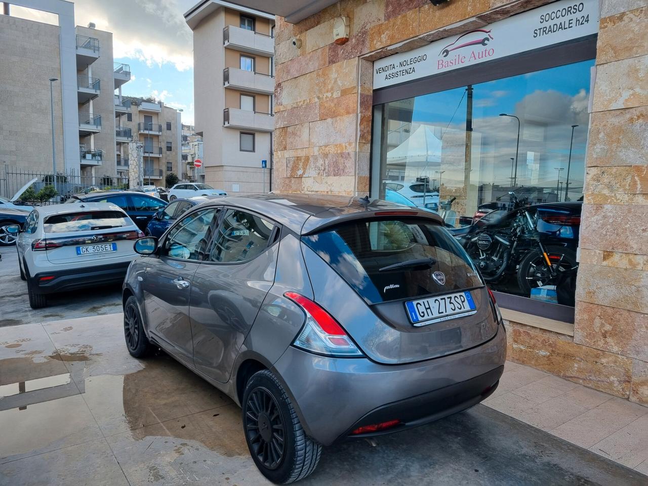 Lancia Ypsilon 1.0 FireFly 5 porte S&S Hybrid Silver