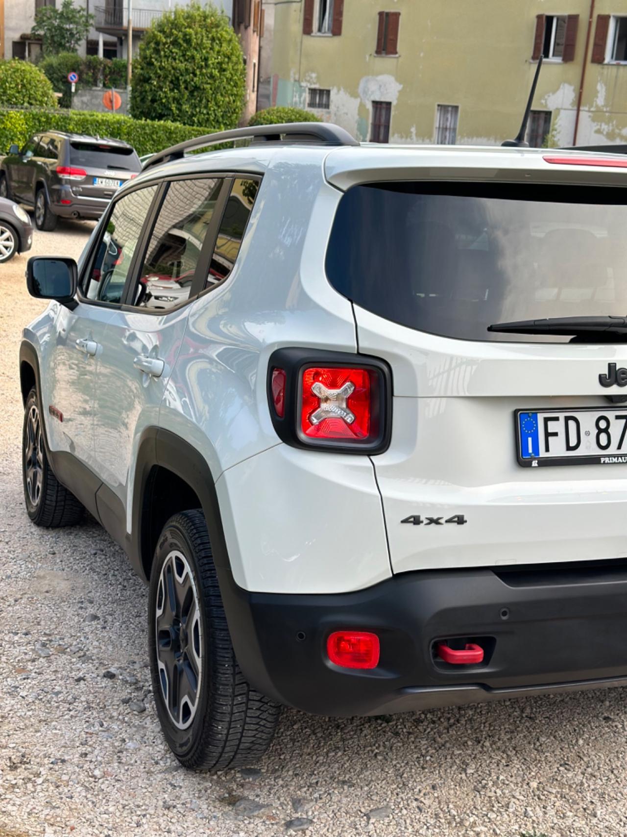 Jeep RENEGADE 2.0 MJT 4WD TRAILHAWK EU6B KMCERT
