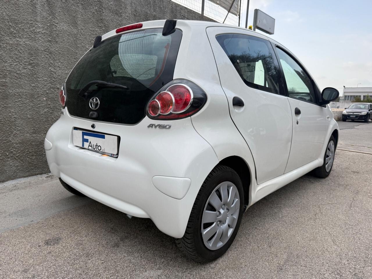 Toyota Aygo 1.0 12V VVT-i 5 porte,Clima,Radio,ecc.