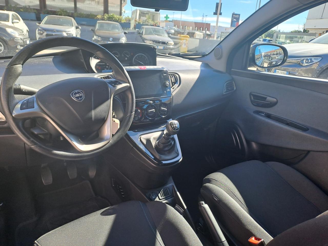 Lancia Ypsilon 1.0 FireFly 5 porte S&S Hybrid Ecochic Gold