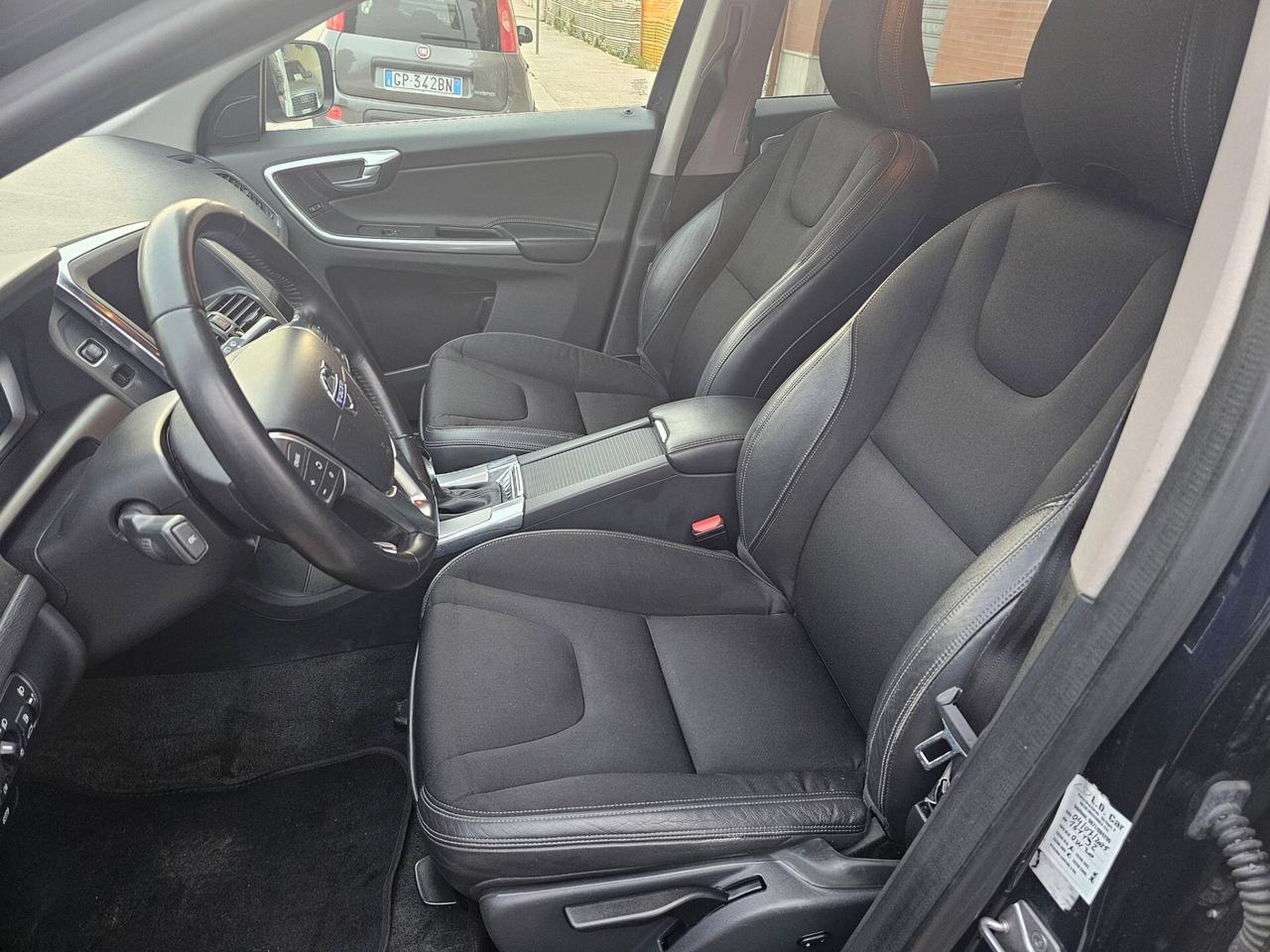 VOLVO XC60 2.0D 150CV BUSINESS AUTOCARRO N1 5 POSTI