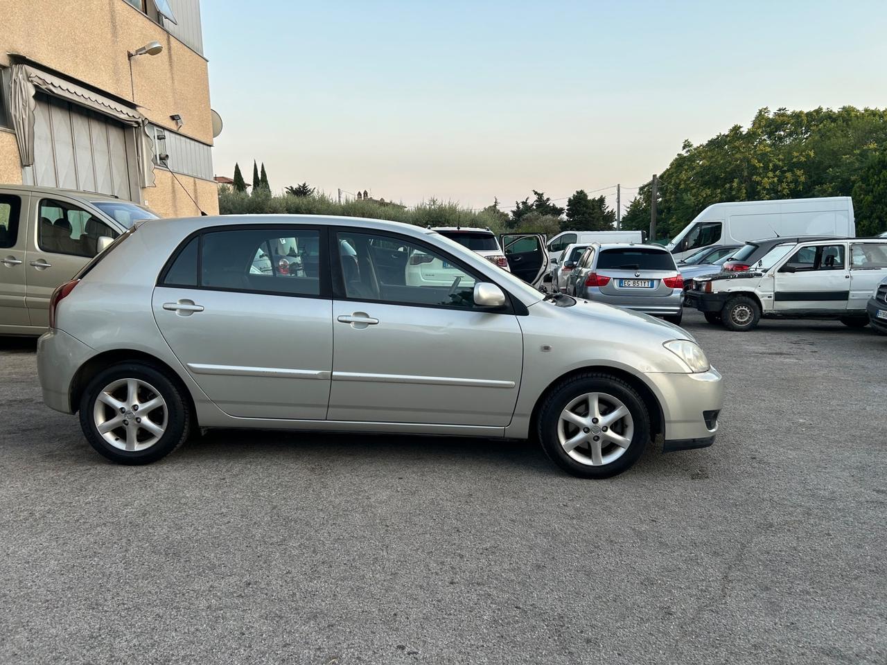 Toyota Corolla 2.0 16V D-4D 5 porte Sol
