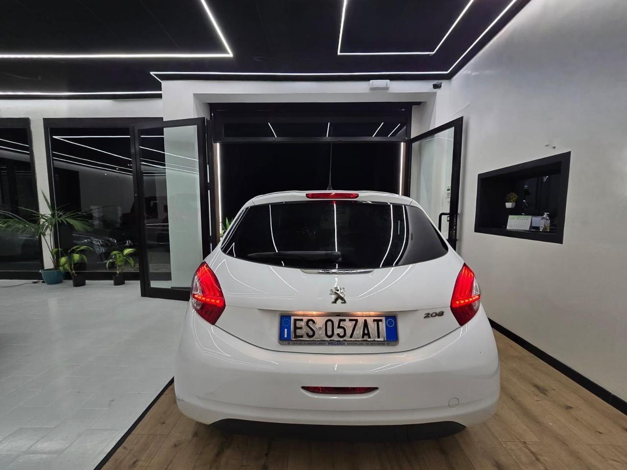 Peugeot 208 1.4 HDi 68 CV 5 porte Allure