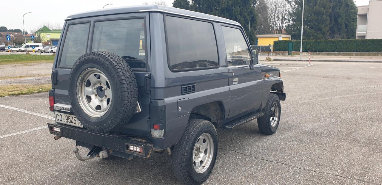 Toyota Land Cruiser 2446 TURBO DIESEL