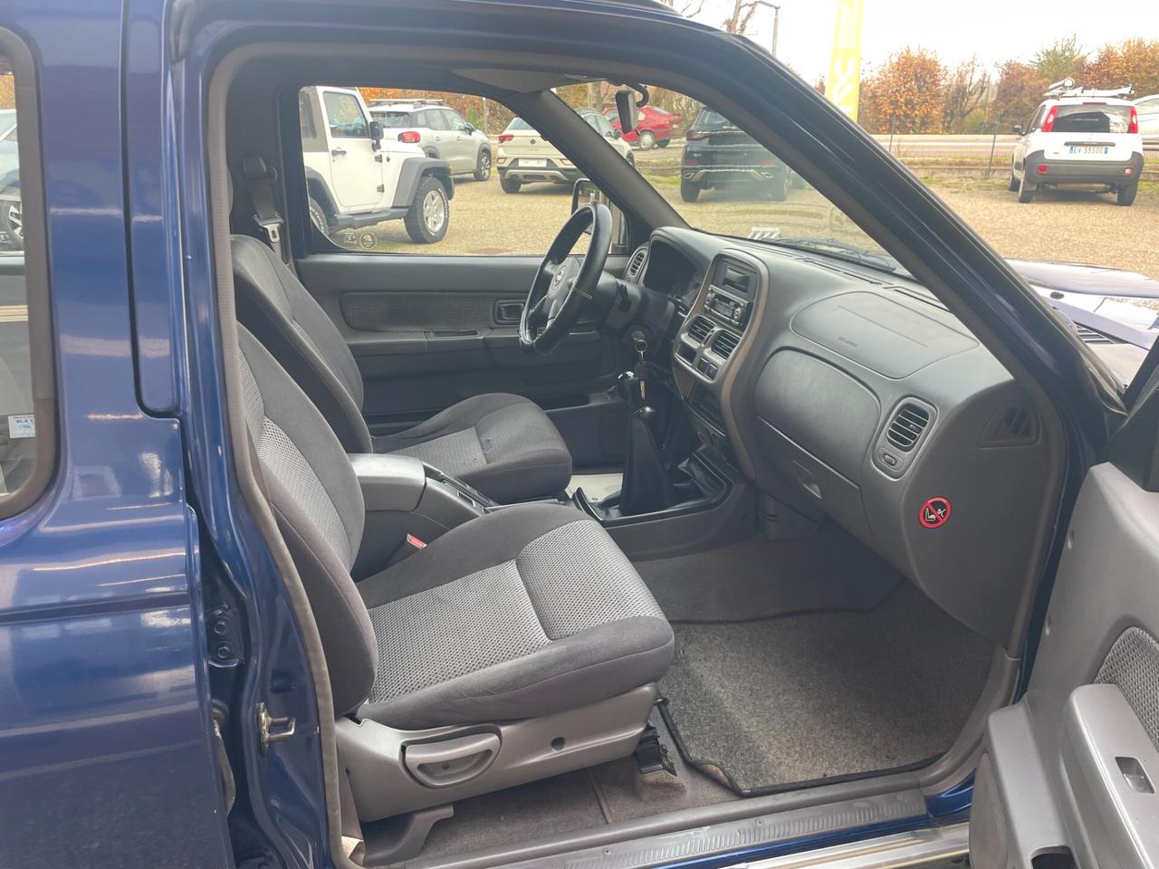 Nissan Navara 2.5 td doppia cabina