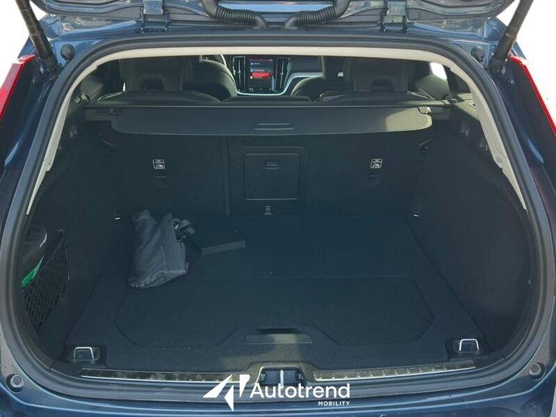 Volvo V60 B4 197+14 CV Mild Hybrid Diesel Automatica Plus Dark