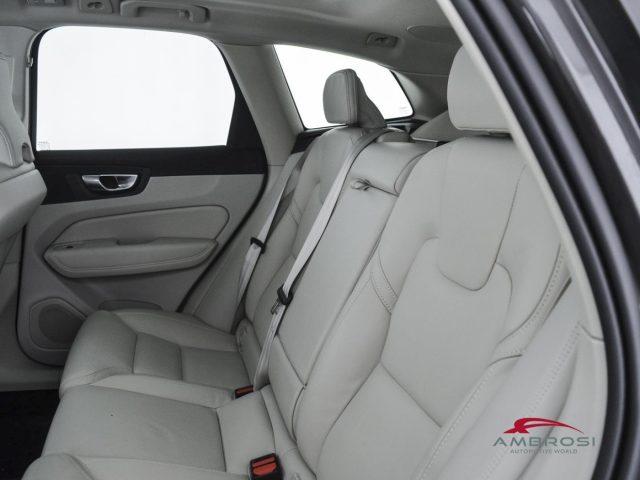 VOLVO XC60 B4 (d) AWD automatico Ultimate Dark