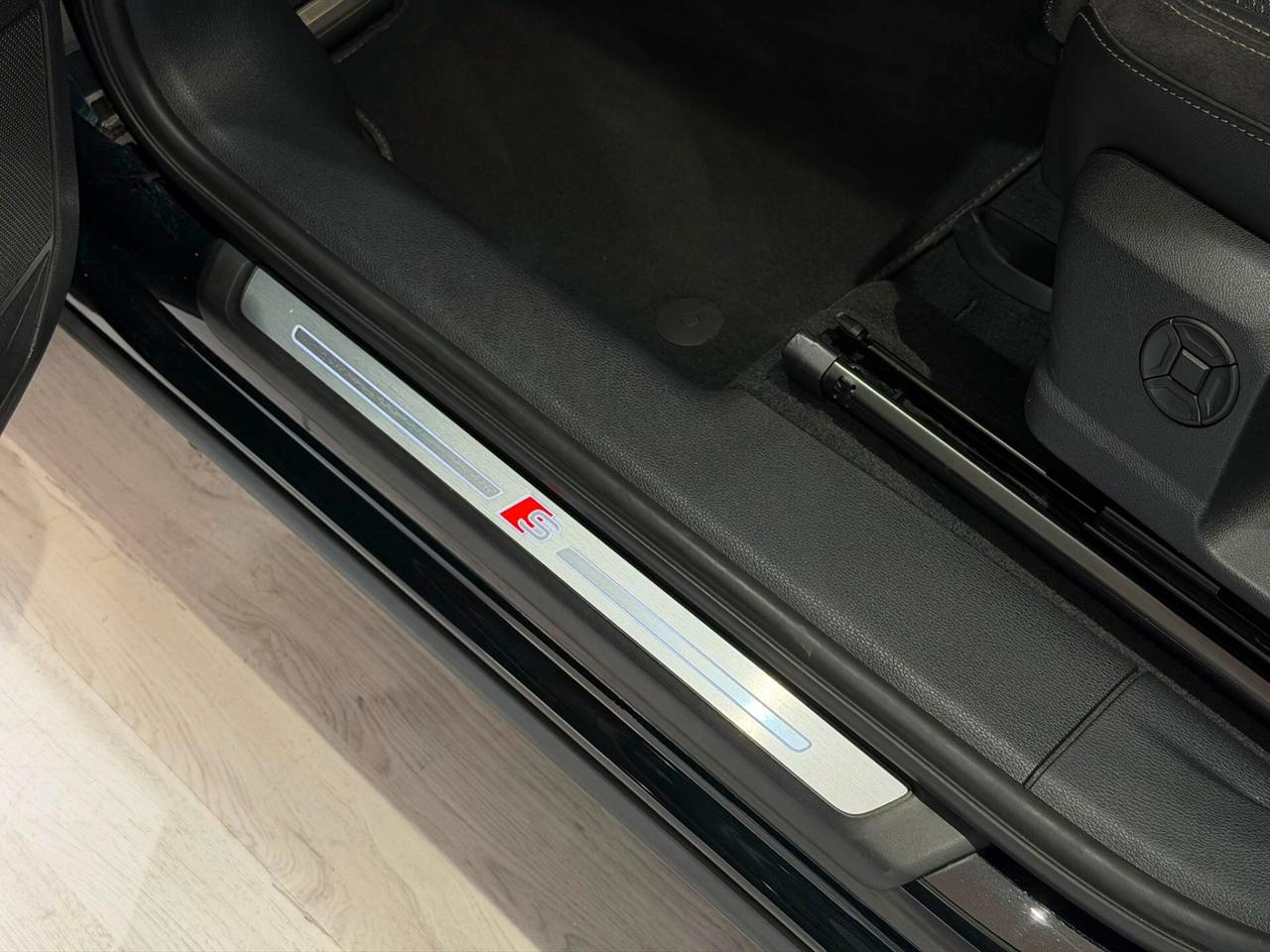 Audi Q3 SPB 35 TDI quattro S-Tronic S-Line Identity Black