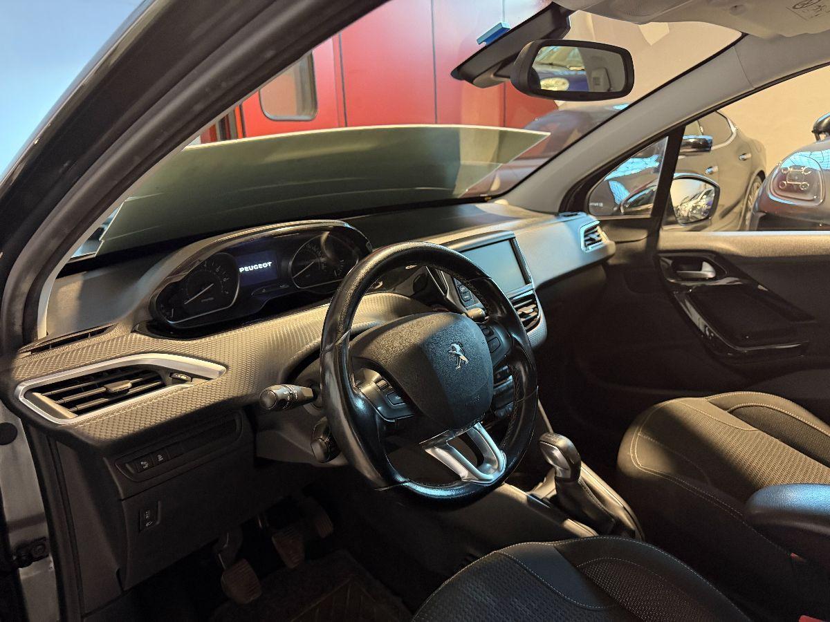 PEUGEOT - 208 - PureTech 82 5p. Allure