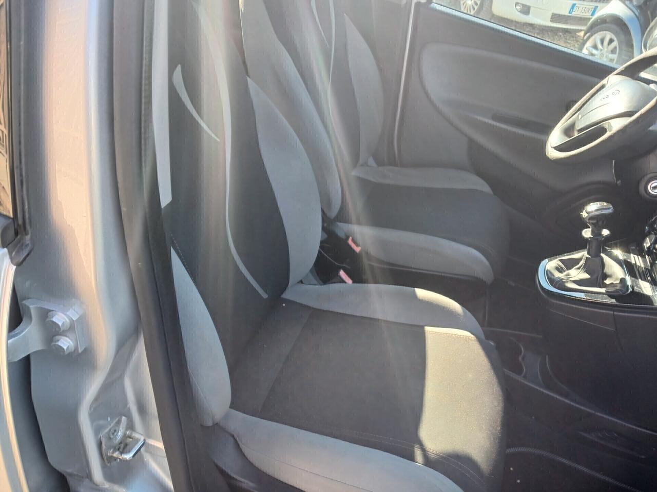 Lancia Ypsilon 0.9 TwinAir 85 CV 5 porte Metano Ecochic Silver