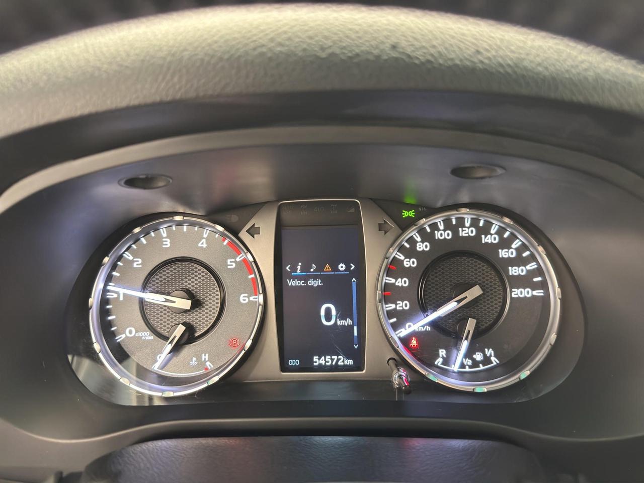 Toyota Hilux 2.4 d-4d M/T DC 4WD Lounge