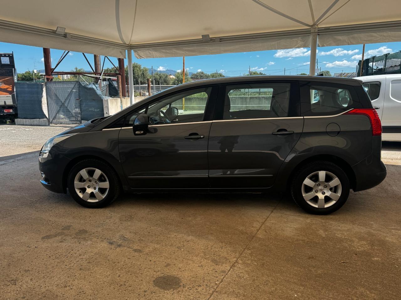 Peugeot 5008 1.6 HDi 115CV Access 7 POSTI - 2013