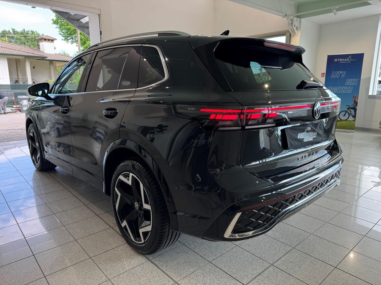 VOLKSWAGEN Tiguan III 2024 1.5 etsi R-Line 150cv dsg - SED. MASSAGGIANTI!