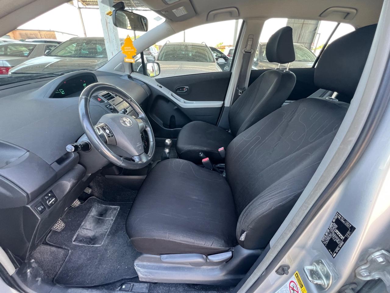 Toyota Yaris 1.0 5 porte Luxury pack FINANZIABILE