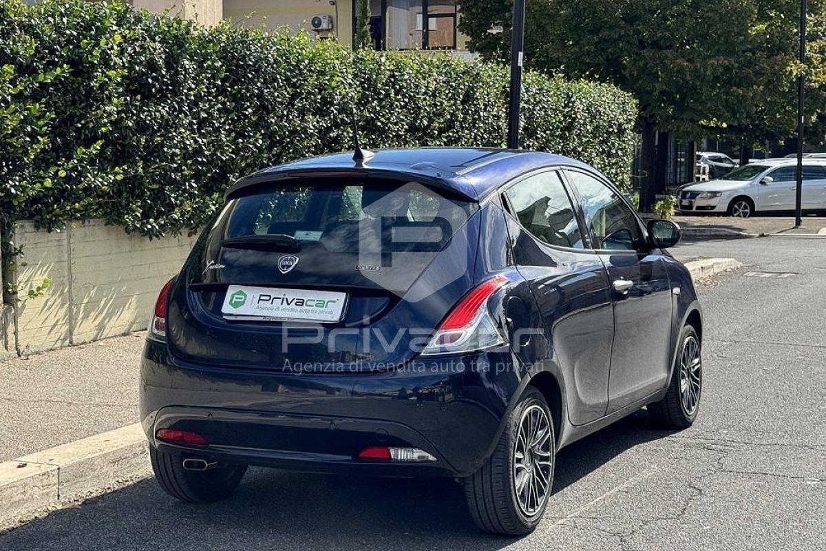 LANCIA Ypsilon 1.0 FireFly 5 porte S&S Hybrid Ecochic Silver