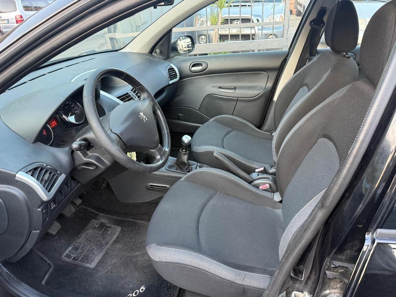 Peugeot 206 Plus 1.1 5p. Trendy pochi km