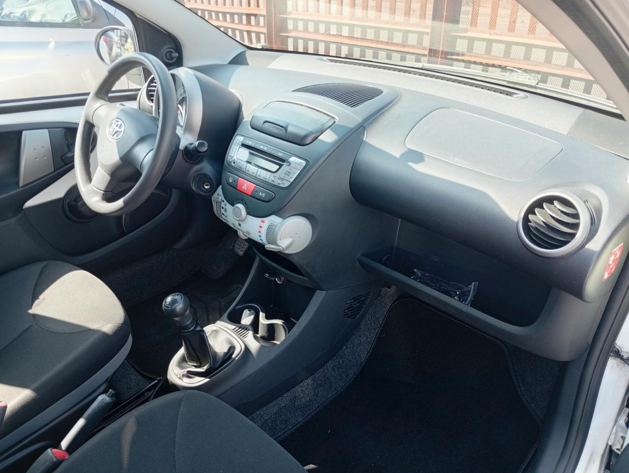 Toyota Yaris 1.0 5 porte NEOPATENTATI OK