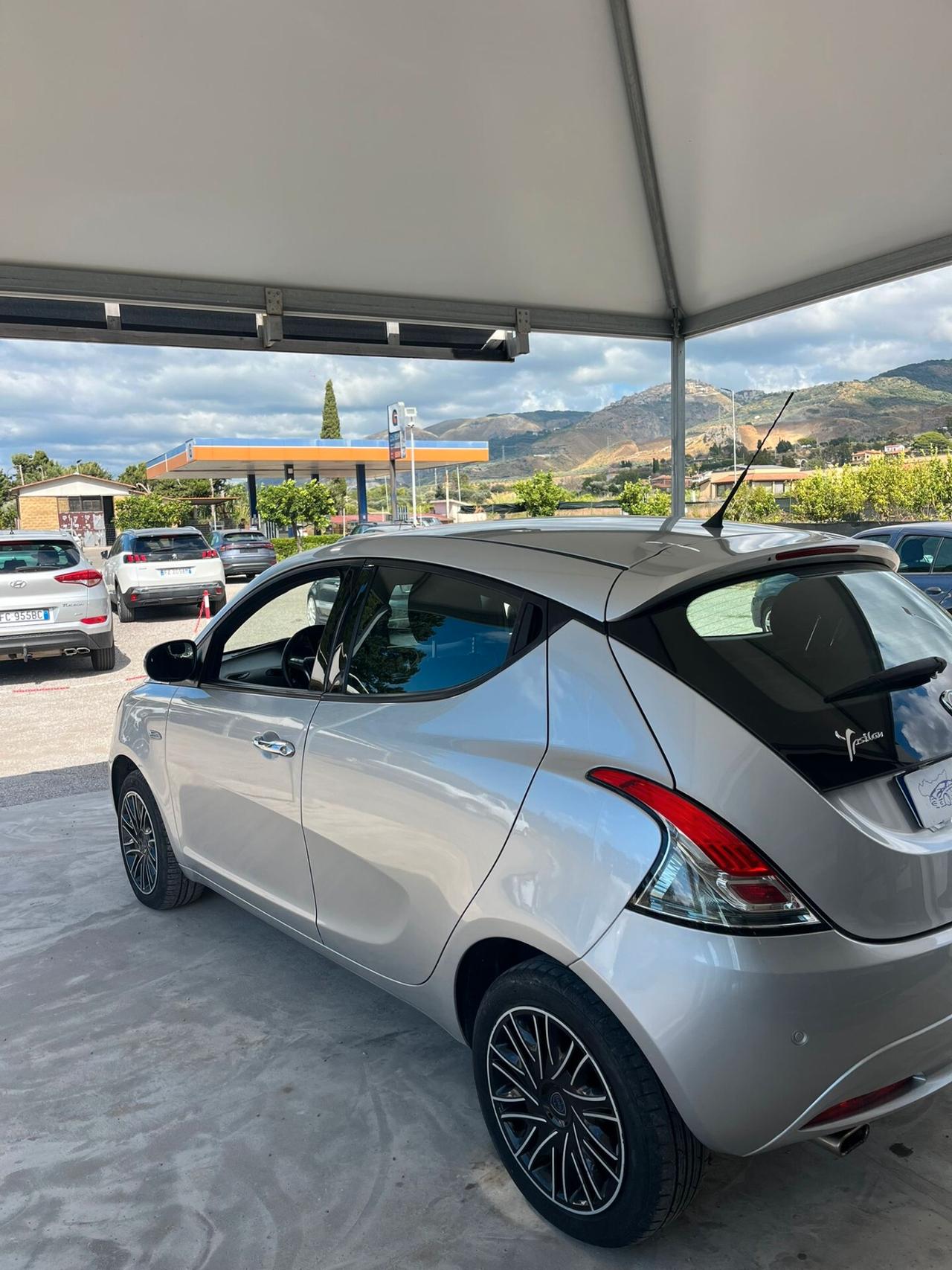 Lancia Ypsilon 1.2 69 CV 5 porte S&S Platinum