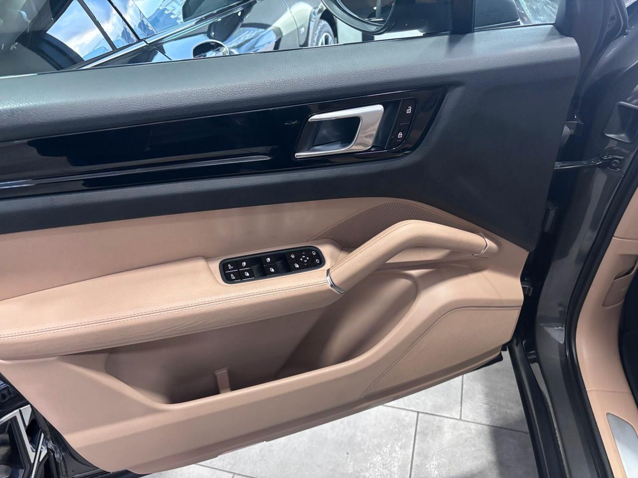 PORSCHE CAYENNE COUPE 3.0 V6 TETTO-LED